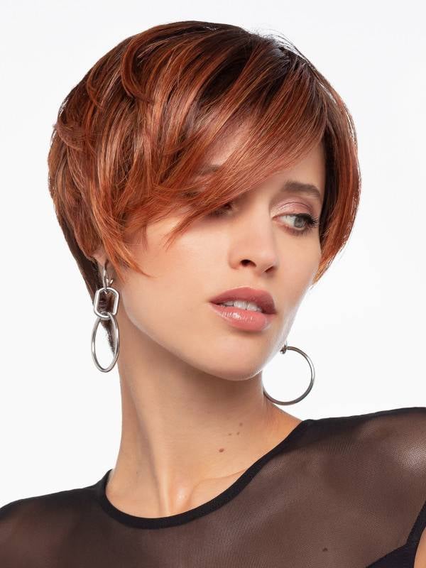 Perruque Hi Clic Small Gisela Mayer : coupe courte asymétrique, fibre synthétique thermorésistante, petit tour de tête 52-54 cm