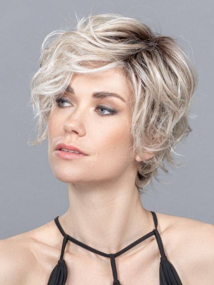 Perruque Cover Mono Part d'Ellen Wille - coupe courte asymétrique, style chic