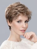 Perruque Sun Mono Ellen Wille : coupe courte dégradée, fibre thermorésistante 130°C et lace front invisible extra-long pour une 