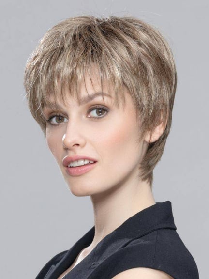 Vision Mono d'Ellen Wille — coupe courte élégante et volume naturel. Adoptez ce style