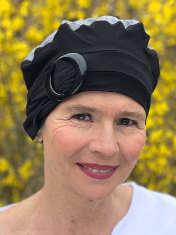 Turban Jules MMParis en fibre de bambou plissé, léger et respirant, volume naturel pour un look féminin et confortable.
