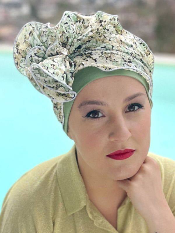 Foulard Romance MMParis à nouer sur turban : longs pans, volume et style, à porter seul ou en accessoire.