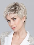 Perruque Ellen Wille Foxy Mono : coupe courte classique, tulle frontal invisible extra-long pour un effet naturel et discret.