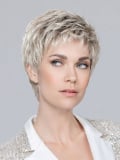 Perruque Ellen Wille Foxy Mono : coupe courte classique, tulle frontal invisible extra-long pour un effet naturel et discret.