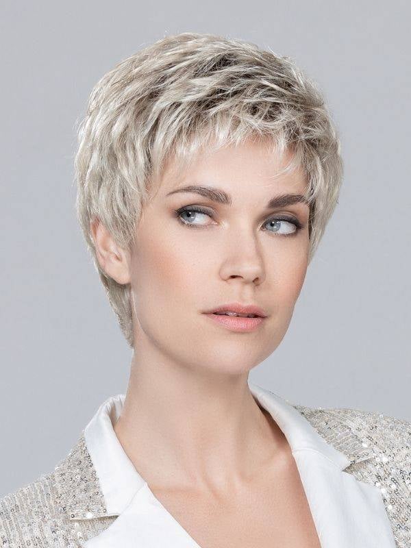 Perruque Ellen Wille Foxy Mono : coupe courte classique, tulle frontal invisible extra-long pour un effet naturel et discret.
