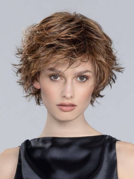 Date Mono - perruque courte dégradée (rooted & mix), effet coiffé-décoiffé, mobile et confortable