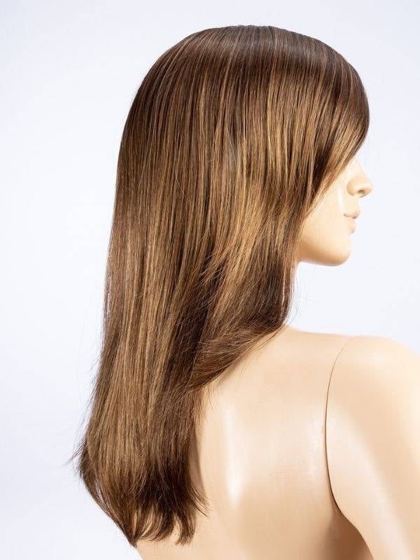Perruque Carrie Perucci : longs cheveux lisses avec frange, effet naturel glamour et mouvement léger.