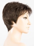 Perruque Debbie : coupe courte structurée et dégradée pour un style naturel, jeune et facile à coiffer