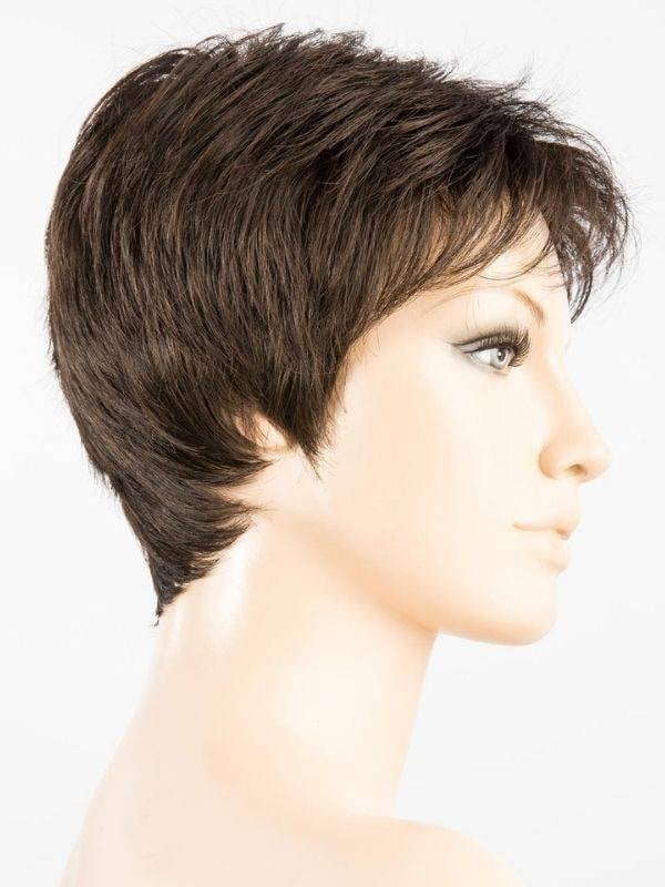 Perruque Debbie : coupe courte structurée et dégradée pour un style naturel, jeune et facile à coiffer
