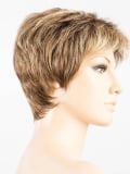 Perruque Debbie : coupe courte structurée et dégradée pour un style naturel, jeune et facile à coiffer