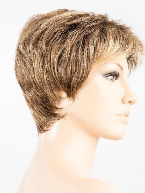 Perruque Debbie : coupe courte structurée et dégradée pour un style naturel, jeune et facile à coiffer