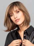 Découvrez Carley Mono Top — carré mi-long et frange effilée pour camoufler l'alopécie avec élégance.
