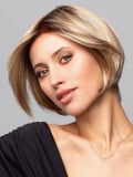 Perruque New York Mono Lace Deluxe Gisela Mayer : coupe courte féminine, mono lace discret et tombé naturel
