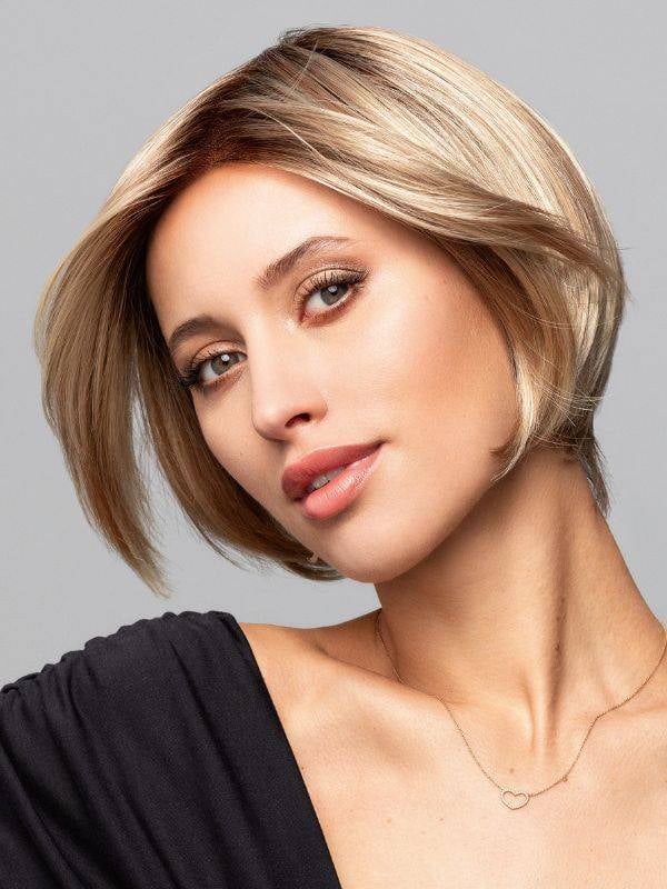 Perruque New York Mono Lace Deluxe Gisela Mayer : coupe courte féminine, mono lace discret et tombé naturel