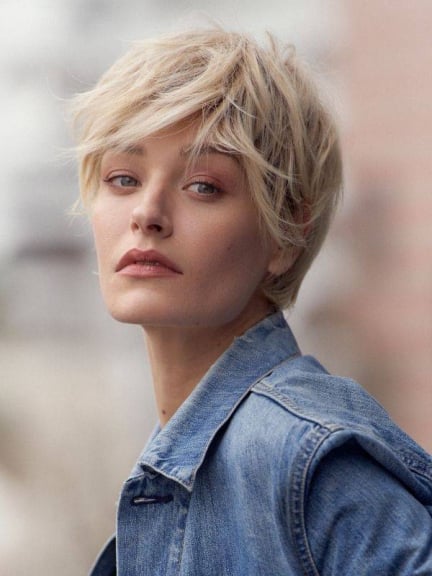 Adelaïde : perruque courte effilée, bordure tulle, fibre synthétique résistante 180°C, antiglisse