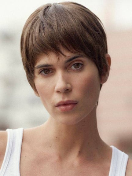 Perruque Anais NJ Création — coupe courte garçonne, tulle frontal, fibre synthétique