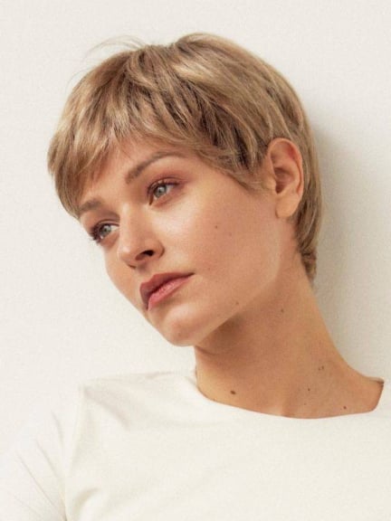 Perruque Ophélie courte dégradée NJ Création — bonnet médical, bordure tulle