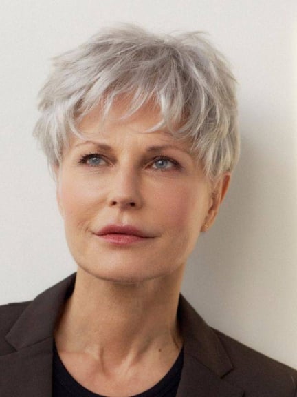 Perruque Wanda - coupe courte synthétique NJ avec bordure frontale en tulle, maintien ANTIGLISSE