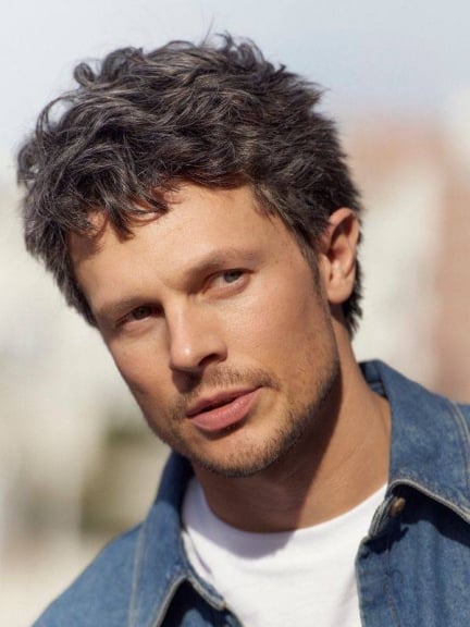 Perruque homme Julian - coupe courte effilée, volume naturel, confort médical NJ Création