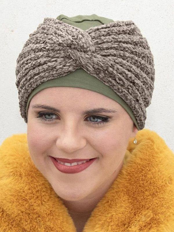 Bandeau Stef tricoté doux avec entrecroisement central, large et chaud, idéal pour l’hiver et toutes coiffures
