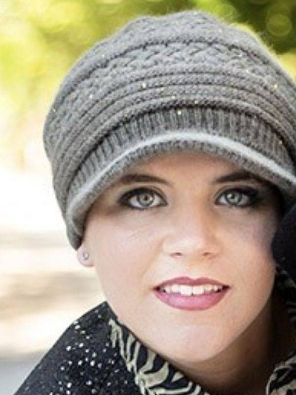 Casquette Alicia MM Paris en laine, angora et acrylique, coloris naturels avec paillettes discrètes, confortable pour l’hiver.