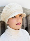 Casquette Elise MM Paris en laine, angora et acrylique : chaude, confortable, coloris doux, style féminin chic