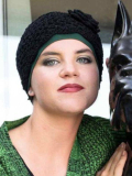Bandeau Vélia H MM Paris en dentelle, porté sur bonnet/turban pour un style chic et raffiné