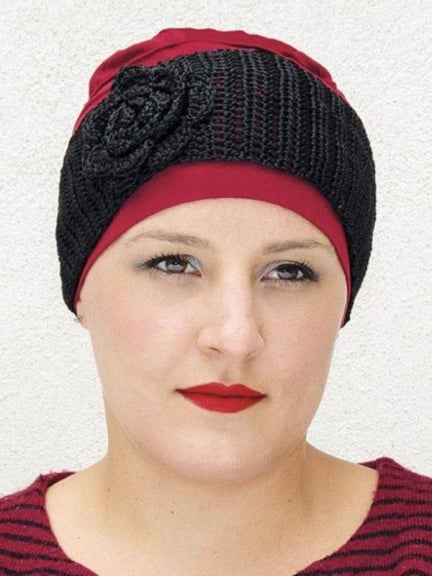 Bandeau Vélia en dentelle MMParis porté sur turban : accessoire chic, féminin et confortable pour l’hiver