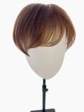 Volumateur Duo Topper Short Gisela Mayer : cheveux courts avec frange, base 17x17cm, mono-filament, 4 pinces, rendu naturel et d