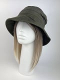 Chapeau Alana de Gisela Mayer en coloris bordeaux, grau ou zimt braun, couvre-chef doux et confortable pour l'automne/hiver.