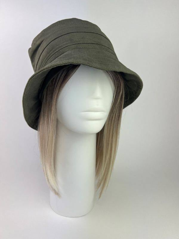 Chapeau Alana de Gisela Mayer en coloris bordeaux, grau ou zimt braun, couvre-chef doux et confortable pour l'automne/hiver.
