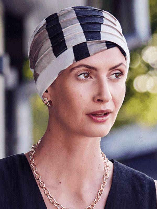 Bonnet turban Zen Lin Christine Headwear en lin naturel, léger et respirant, idéal en cas d’alopécie ou traitements.