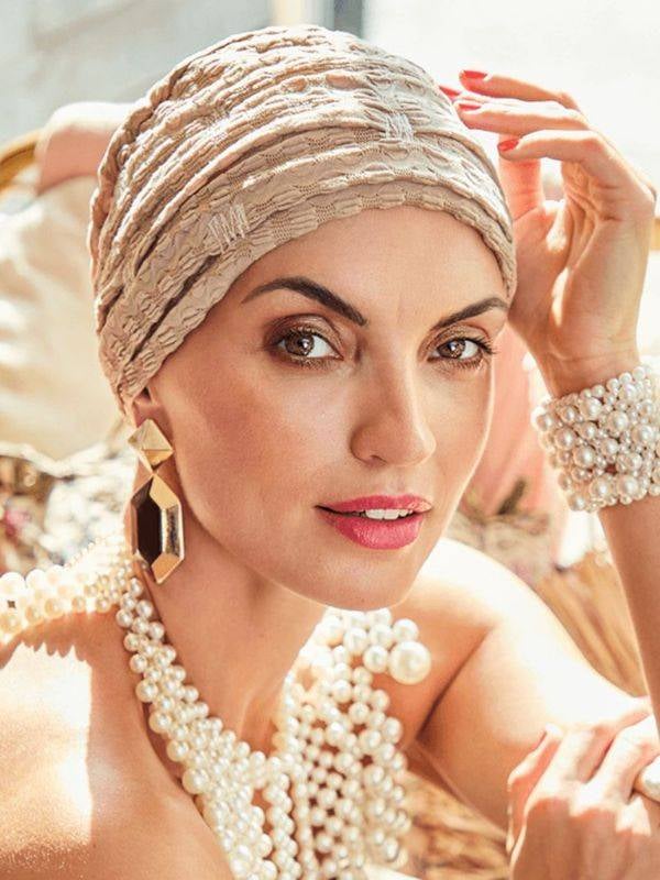 Bonnet turban Boho Christine Headwear : effet plissé, voile polyester et doublure bambou-viscose, léger et confortable.