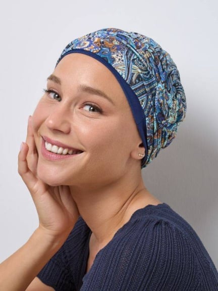 Turban Wagram, motif tropical et fleur repositionnable — élégant et confortable