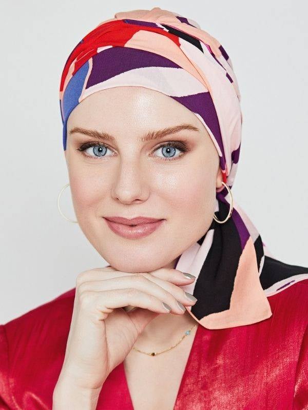 Turban Nola Long Gisela Mayer : pans mi-longs, viscose douce, motifs colorés, idéal en cas de chimiothérapie, alopécie ou pelade