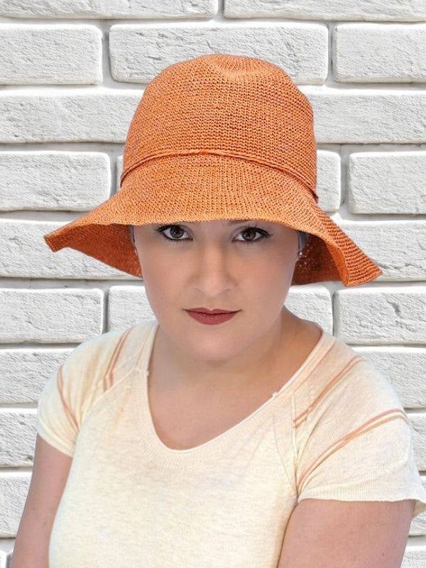 Chapeau Aliette MM Paris coloris sable, 100% papier respirant, léger et confortable pour se protéger du soleil avec style.
