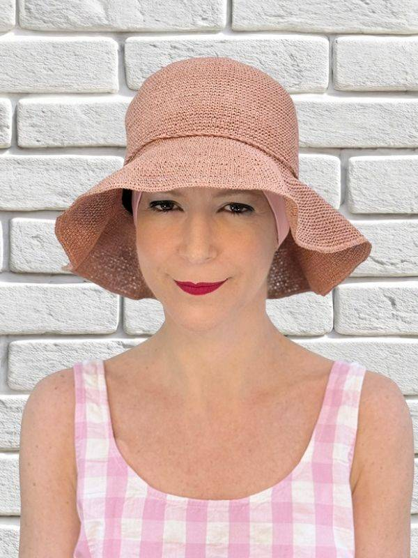 Chapeau Aliette MM Paris coloris sable, 100% papier respirant, léger et confortable pour se protéger du soleil avec style.