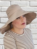 Chapeau Celeste MM Paris : chapeau d’été XXL en 100% coton, large bord pour une protection anti-soleil élégante.