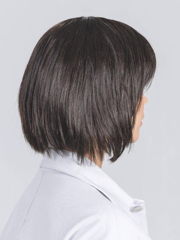 Perruque Change : carré mi-long effilé avec frange droite, fibre synthétique, look catwalk naturel et facile à coiffer.