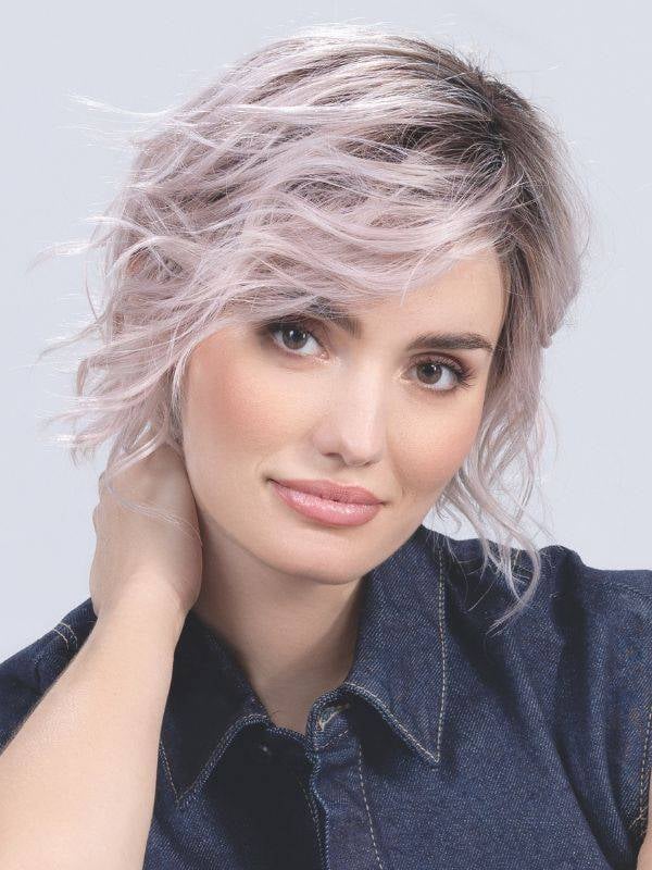 Perruque Cookie Mono Part Ellen Wille : mi-long wavy asymétrique, bordure frontale invisible et Cool Pads respirants