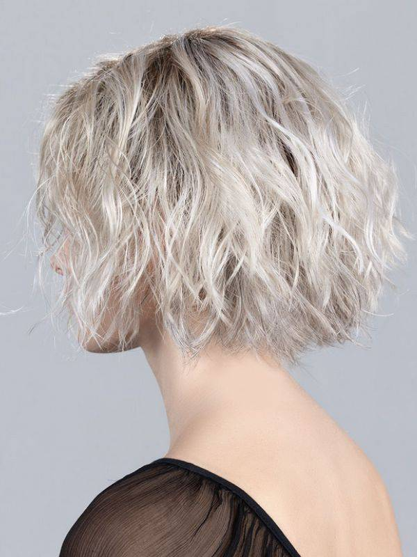 Dance Mono Part — perruque wavy naturelle et sensuelle par Ellen Wille