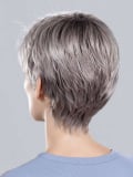 Perruque Debbie : coupe courte structurée et dégradée pour un style naturel, jeune et facile à coiffer