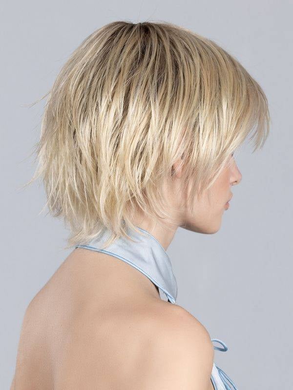 Perruque Easy Mono Part Ellen Wille Perucci, coupe courte effilée avec bordure frontale invisible, effet naturel et discret.