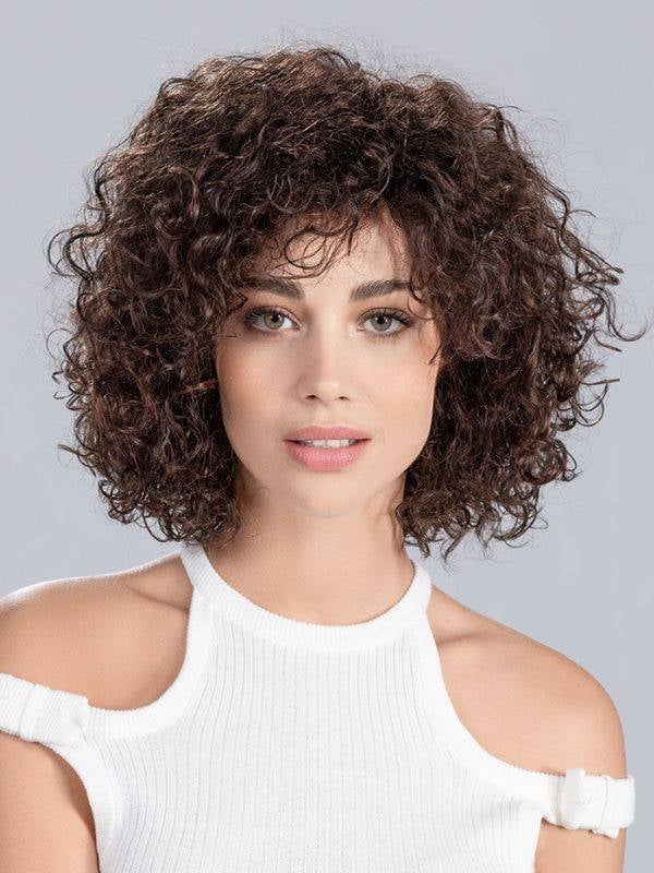 Perruque Disco Ellen Wille : coupe boule ultra bouclée avec mini lace front pour un rendu naturel et glamour