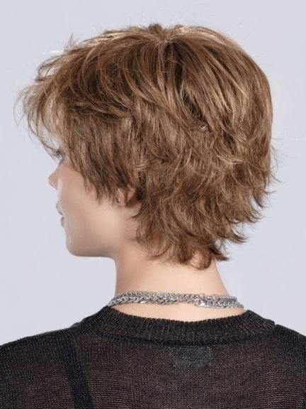 Perruque Open Perucci — coupe courte effilée, volume décoiffé et nuque travaillée