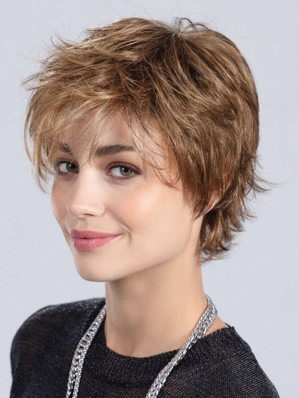 Perruque Open Perucci : coupe courte effilée, volume coiffé-décoiffé, nuque allongée pour un style rock et féminin