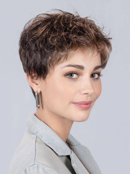 Perruque Tab — coupe courte tendance, frange modulable et bordure frontale ultra-longue