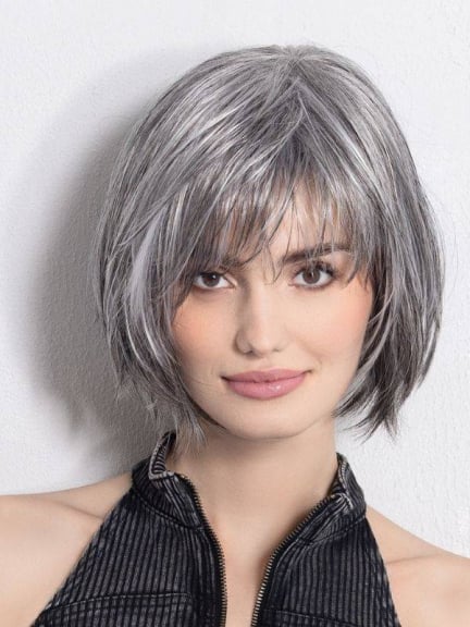 Découvrez Vista : carré mi‑long aux nuances naturelles et frange délicate