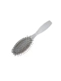 Petite brosse argentée Gisela Mayer à picots protégés pour démêler une perruque en douceur, format compact