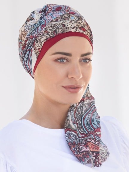 Turban Lilas : bonnet coton-élasthanne et pan latéral en polyester, élégant et confortable